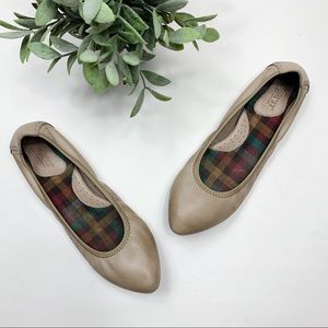 Born b.o.c. Leather almond toe ballet flats nude